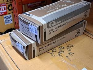 lot 1036 image: Lot of (2) Q Tubes Thorn Resistent Bike Tubes 700cx28-32mm(27x1-14)