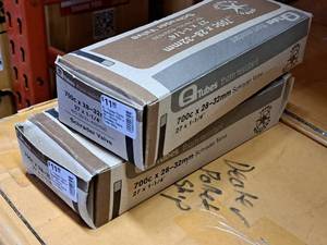 lot 1037 image: Lot of (2) Q Tubes Thorn Resistent Bike Tubes 700cx28-32mm(27x1-14)