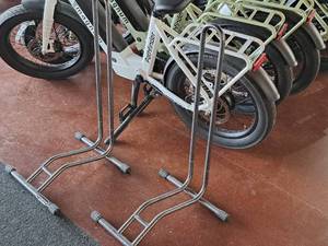 lot 168E image: Lot of (2) Single Bike Bike Stand
