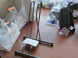 lot 169 image: Delta Design Company Rolling Shop Rack Bike Stand