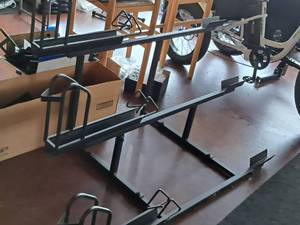 lot 170 image: Three-Bike Bike Display  Stand