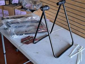 lot 184 image: Lot of (3) Minoura DS-30 BLT Bike Display Stands