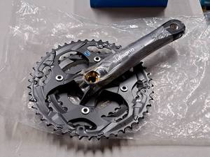 lot 1299 image: Shimano Crankset