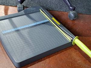lot 1637 image: Swingline 14 Paper Cutter