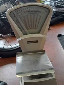 lot 1639 image: Pitney Bowes Postal Zones and Class Mail Scale