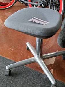 lot 1644 image: Herman Miller Fabric Rolling Office Stool