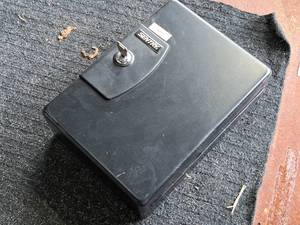 lot 1641 image: Sentry Key Lock Box with Key