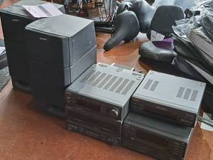 lot 1642 image: Sony MHC-3750 Component Stereo System - CDCassetteRadioSpeakers