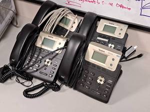 lot 1657 image: Lot of (4) Yeahlink T2IPE2 Office Phones