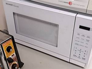 lot 1659 image: Sharp Carousel Microwave Oven SMC0710BW