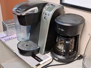 lot 1664 image: Lot of (2) Appliances - Keurig Coffee Machine, Mr. Coffee Brewer