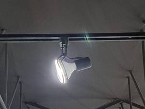 lot 1705 image: 10-light Track Lighting