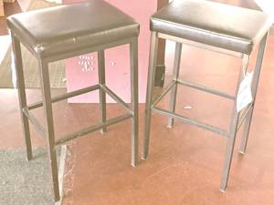lot 1677 image: Lot of (2) Bar Stools