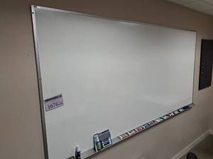 lot 1676 image: Quintet Wall-Mount Dry Erase Board 8x4