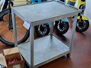 lot 1675 image: Luxor 2-tier Plastic Utility Cart