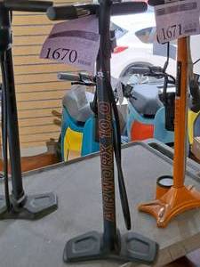 lot 1670 image: Airwork 10.0 Bicycle Pump