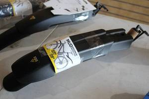 lot 713 image: Lot of (4) Topeak Defender FX 279 ER 27.5-29 Fender Kits