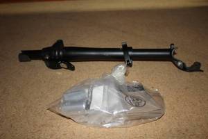 lot 746 image: Handlebar Neck Assembly with parts