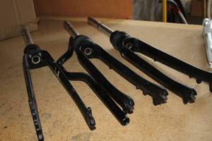 lot 715 image: Bike Parts (used  damaged) - Forks (x3), Handlebars (x1)