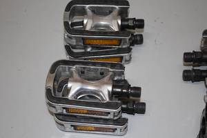 lot 857 image: Lot of (4) Bike Pedals
