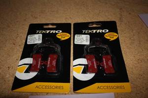 lot 1245 image: Lot of (2) Tektro Q10RS Four Piston Disc Pads