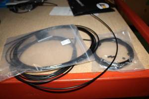 lot 1370 image: Lot of (4) Assorted Brake Housing Cables