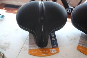 lot 403 image: Serfas Cruiser Drifter Saddle Bike Seat (in original packaging)