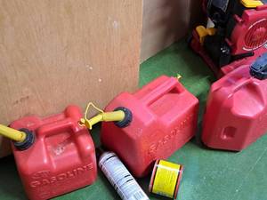 lot 1806 image: Lot of (3) Gas Cans
