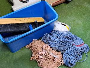 lot 1810 image: Mop Heads, Bucket, Push Broom Head