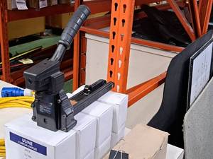 lot 1828 image: Carton Stapler with Uline S-1396 Carton Staples