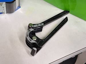 lot 1864 image: Tube Bender