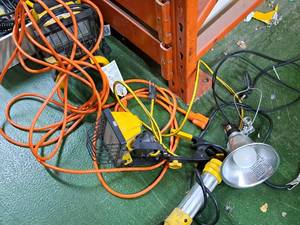 lot 1877 image: Lot of (4) Shop Work Lights with Extension Cords