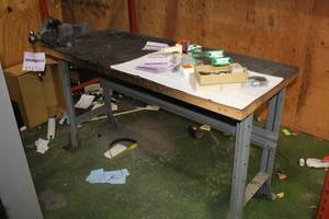 lot 1518 image: Work Bench