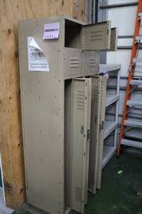 lot 1533 image: 8-door Metal Storage Locker