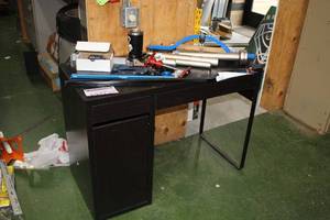 lot 1527 image: Wood Office Desk
