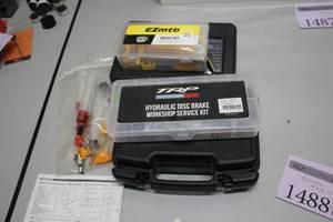 lot 1488 image: Ezmtb Bleed Kit, TRP Hydraulic Disc Brake Workshop Service Kit