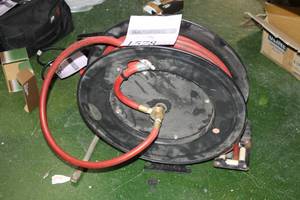 lot 1578 image: Air Hose Reel with Air Hose