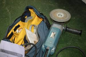 lot 1589 image: Bosch 232439 9 Angle Grinder with Soft Side Tool Bag and Grinder Accessories