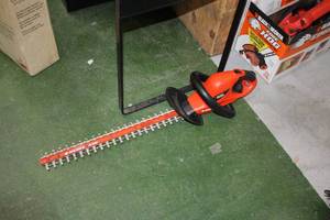 lot 1769 image: Hedge Hog Hedge Trimmer