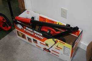 lot 1770 image: Black & Decker Edge Hog Electric Landscape Edger (in original box)