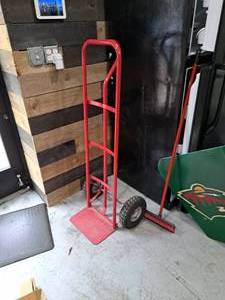 lot 1554 image: 2-wheel Metal Hand Truck