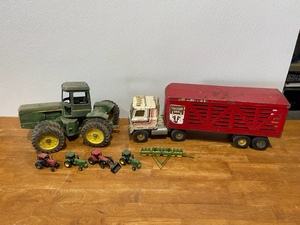 Vintage ERTL John Deere Case Toys
