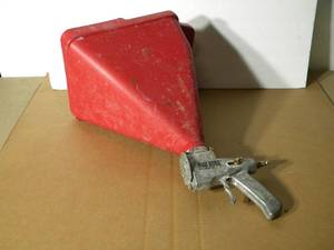 lot 48 image: Mud Boss Ceiling Texture Hopper