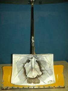 lot 138 image: 2 Snow Shovels
