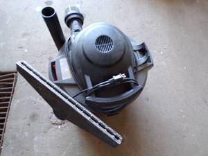 lot 105 image: Rigid WetDry Vac with Hose and Attachments (Missing 1 Wheel) Tested and Working