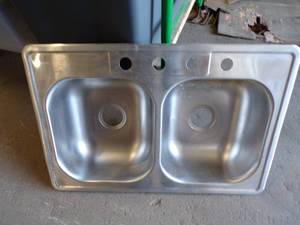 lot 98 image: Stainless Kitchen Sink Double Bin 32 Wide