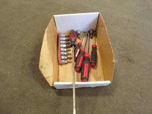 lot 62 image: Craftsman and Husky Tools (Screwdrivers and Torque Bits)