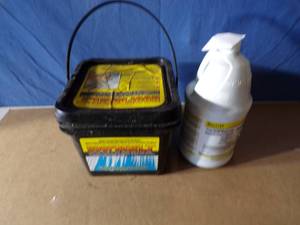 lot 89 image: Hillyard Non-Acid Restroom Disenfectant Cleaner  Bucket of Roof Melt