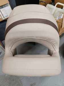 lot 9 image: Used Sun Tracker Pontoon Seat