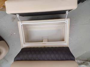 lot 10 image: New Barletta Pontoon Seat with Storage